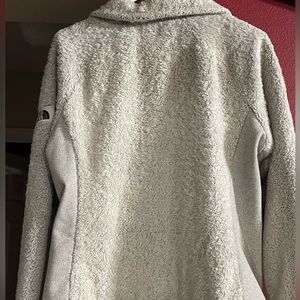 Womens North face jacket size medium gray and white great condition very warm